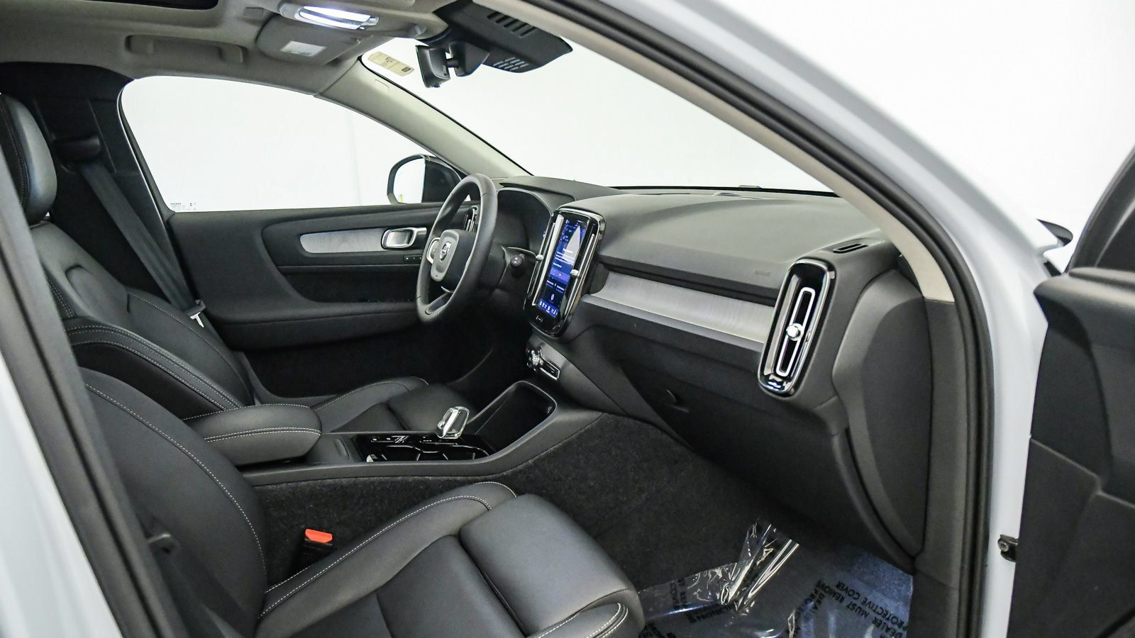 Certified 2026 Volvo XC40 B5 Plus AWD/4WD image 16