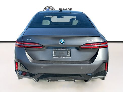 New 2026 BMW i5 eDrive40 image 5