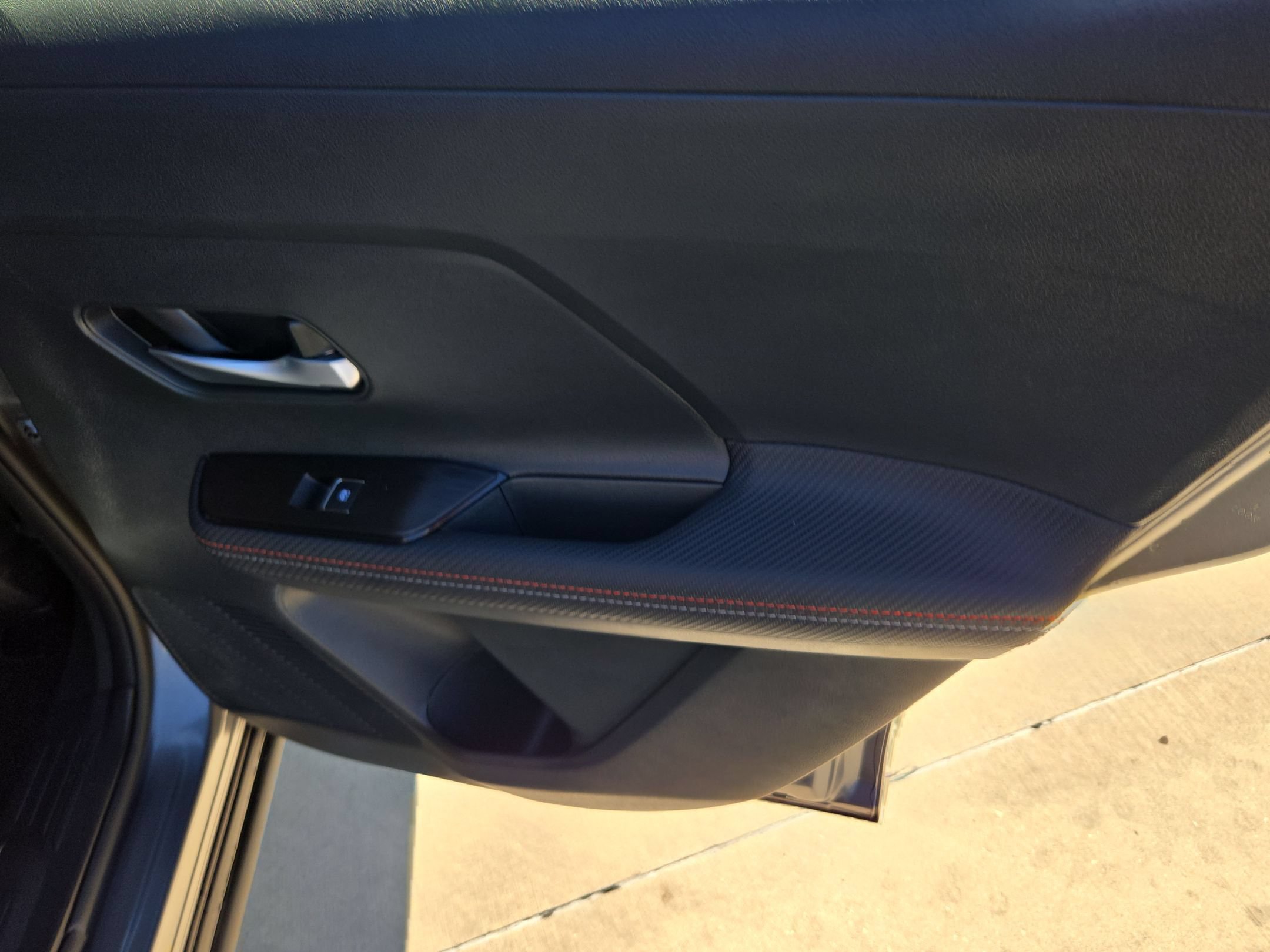 Certified 2025 Nissan Kicks SR FWD image 24