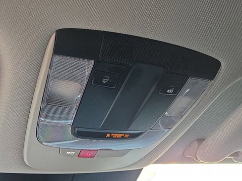 Used 2025 Kia Sorento S image 31