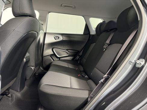 Used 2025 Kia Soul LX w/ LX Technology Package FWD image 7