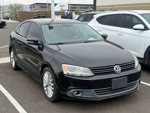 Used 2013 Volkswagen Jetta SEL image 2