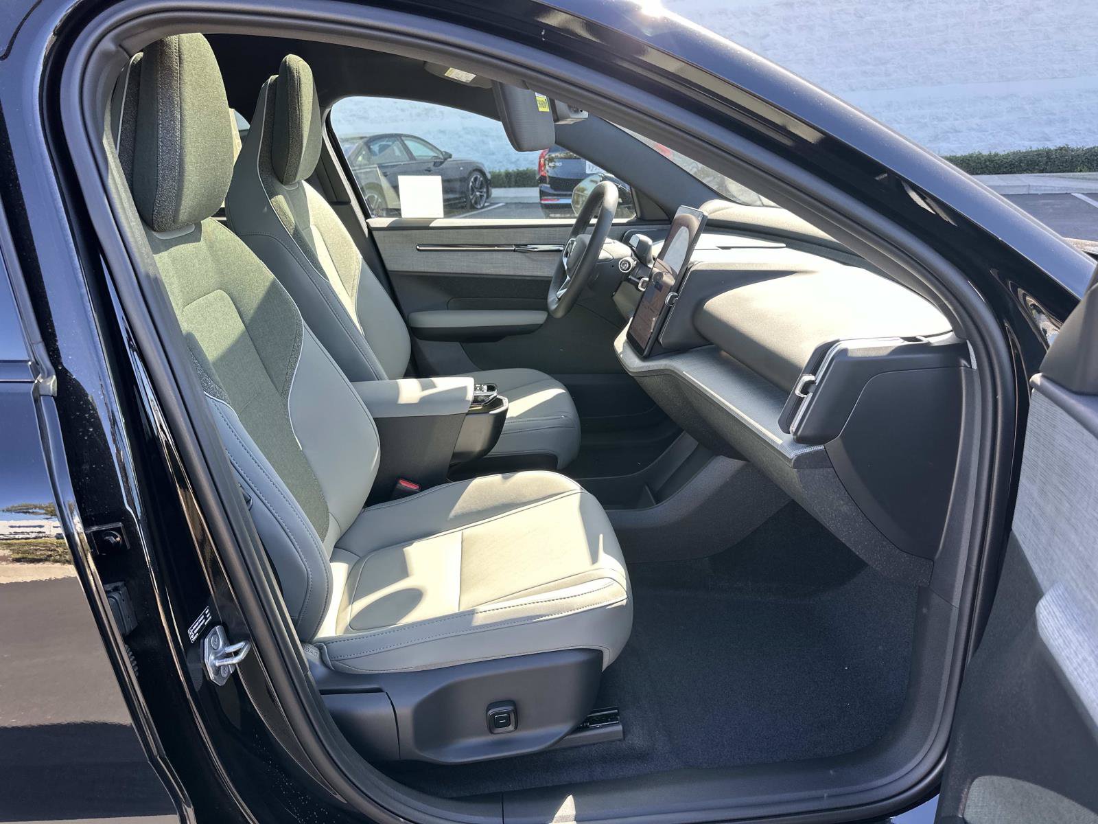 New 2026 Volvo EX30 Plus AWD/4WD image 20