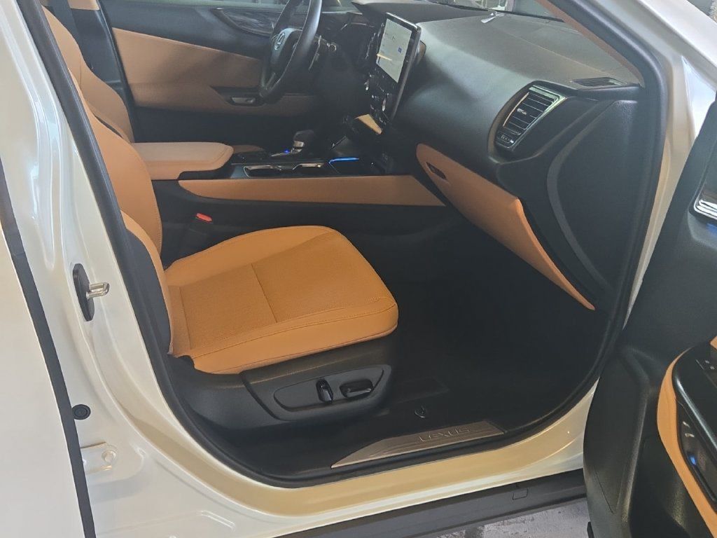 Used 2025 Lexus NX 350h AWD w/ Accessory Package (2T) image 3
