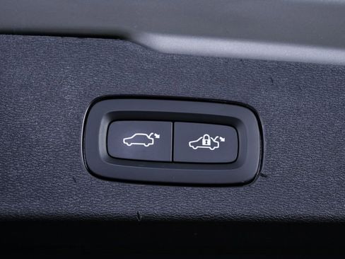 Certified 2025 Volvo V60 B5 Cross Country Plus image 32