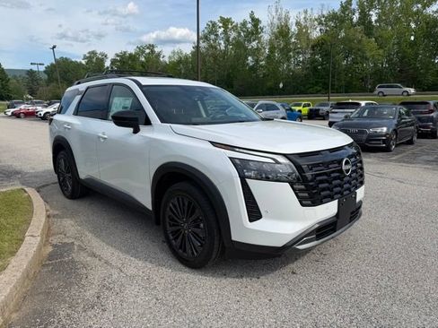 New 2026 Nissan Pathfinder SL AWD/4WD image 3