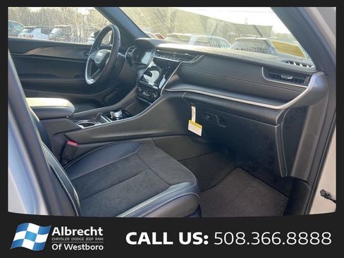 New 2025 Jeep Grand Cherokee Altitude AWD/4WD image 15