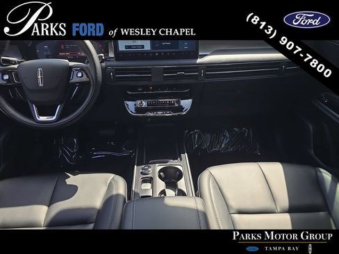 Used 2025 Lincoln Corsair FWD image 12