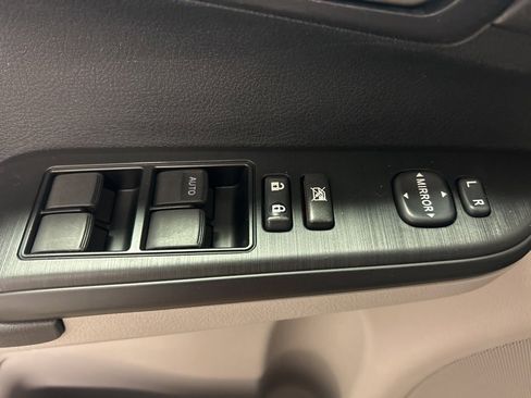 Used 2012 Toyota Camry LE image 5