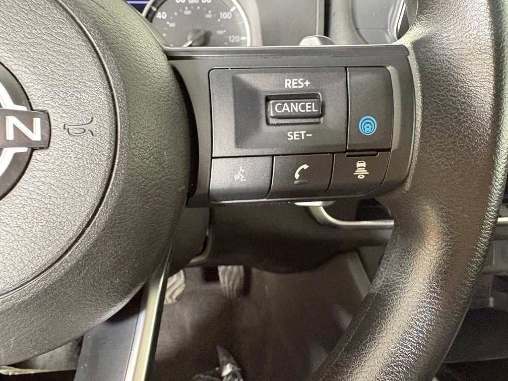 Used 2024 Nissan Rogue SV FWD image 29