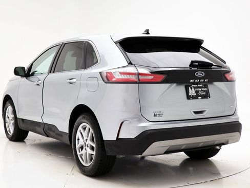 Used 2024 Ford Edge SEL image 7