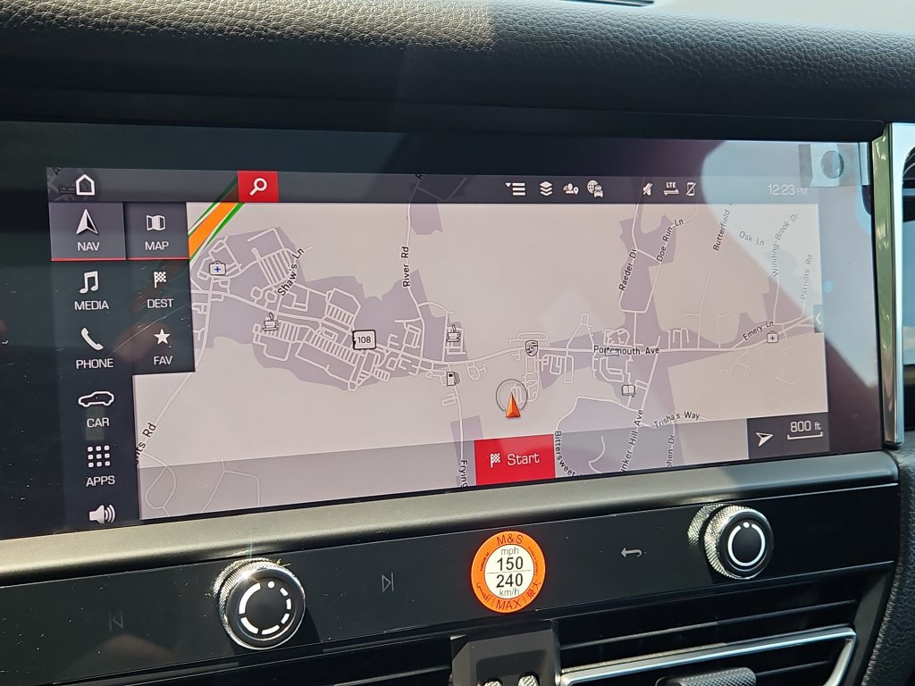 Certified 2026 Porsche Macan AWD/4WD image 17