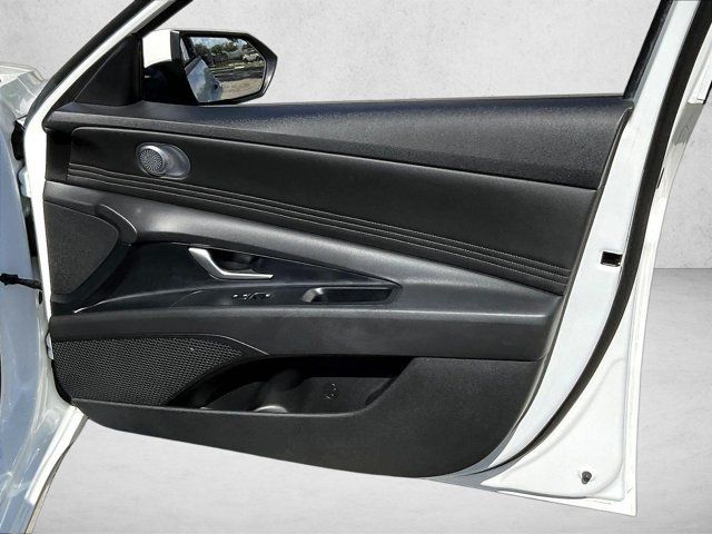 Used 2023 Hyundai Elantra SEL w/ Convenience Package FWD image 18