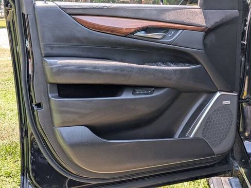 Used 2016 Cadillac Escalade Premium AWD/4WD image 12