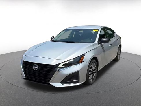 Used 2025 Nissan Altima 2.5 SV FWD image 5