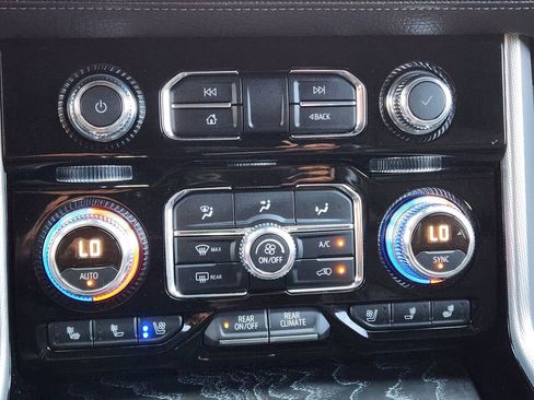 Used 2021 GMC Yukon Denali w/ Denali Premium Package image 23