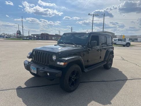 Used 2021 Jeep Wrangler Unlimited Sahara image 2