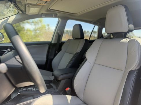 Used 2018 Toyota RAV4 Platinum image 12