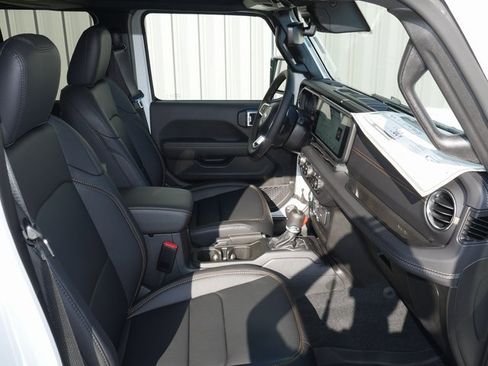 Used 2024 Jeep Wrangler Sahara w/ Technology Group image 28