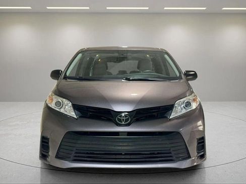 Used 2020 Toyota Sienna L image 17