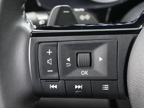Used 2024 Nissan Pathfinder SL w/ SL Premium Package FWD image 6