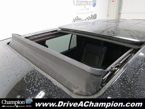 Used 2022 GMC Yukon Denali image 4