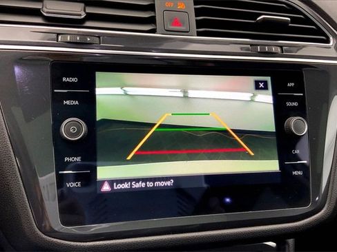 Certified 2023 Volkswagen Tiguan SE w/ Panoramic Sunroof Package image 21