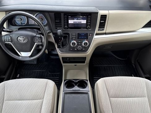 Used 2020 Toyota Sienna LE image 14