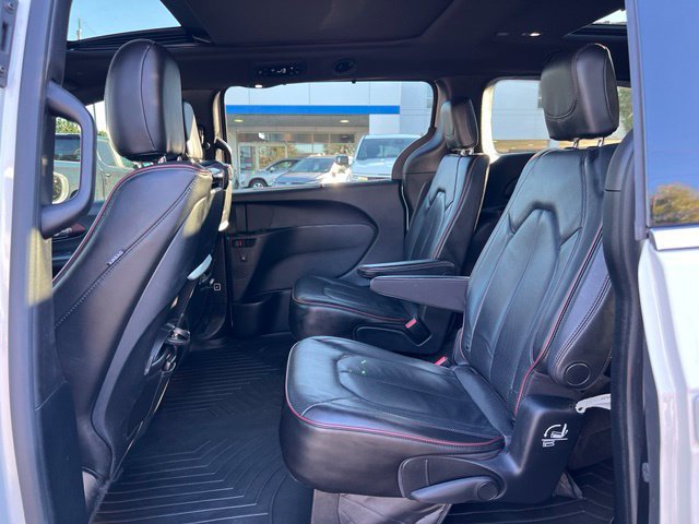 Used 2020 Chrysler Pacifica Limited FWD image 13