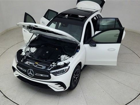 Used 2024 Mercedes-Benz GLC 300 4MATIC w/ AMG Line image 85