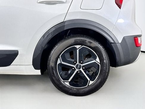 Certified 2023 Kia Niro LX image 27