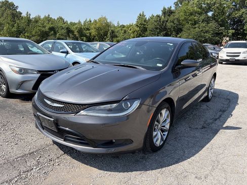 Used 2016 Chrysler 200 S w/ Comfort Group FWD image 2