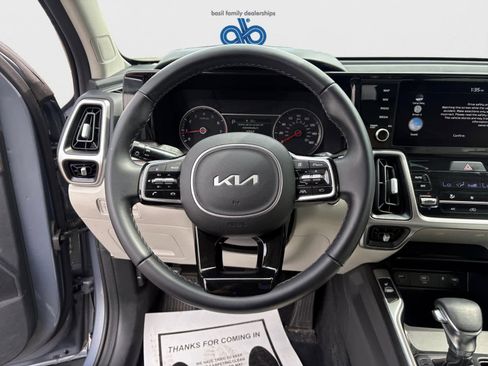 Used 2023 Kia Sorento S w/ Panoramic Sunroof Package AWD/4WD image 11