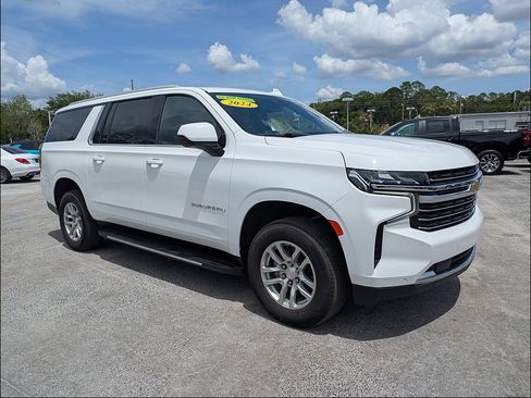 Used 2024 Chevrolet Suburban LT RWD image 2