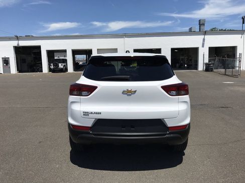 Used 2024 Chevrolet TrailBlazer LS w/ LS Convenience Package AWD/4WD image 4