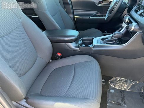 Used 2021 Toyota RAV4 LE w/ Carpet Mat Package (TMS) image 11