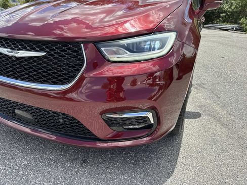 Used 2022 Chrysler Pacifica Touring-L w/ Uconnect Theater Family Group AWD/4WD image 9