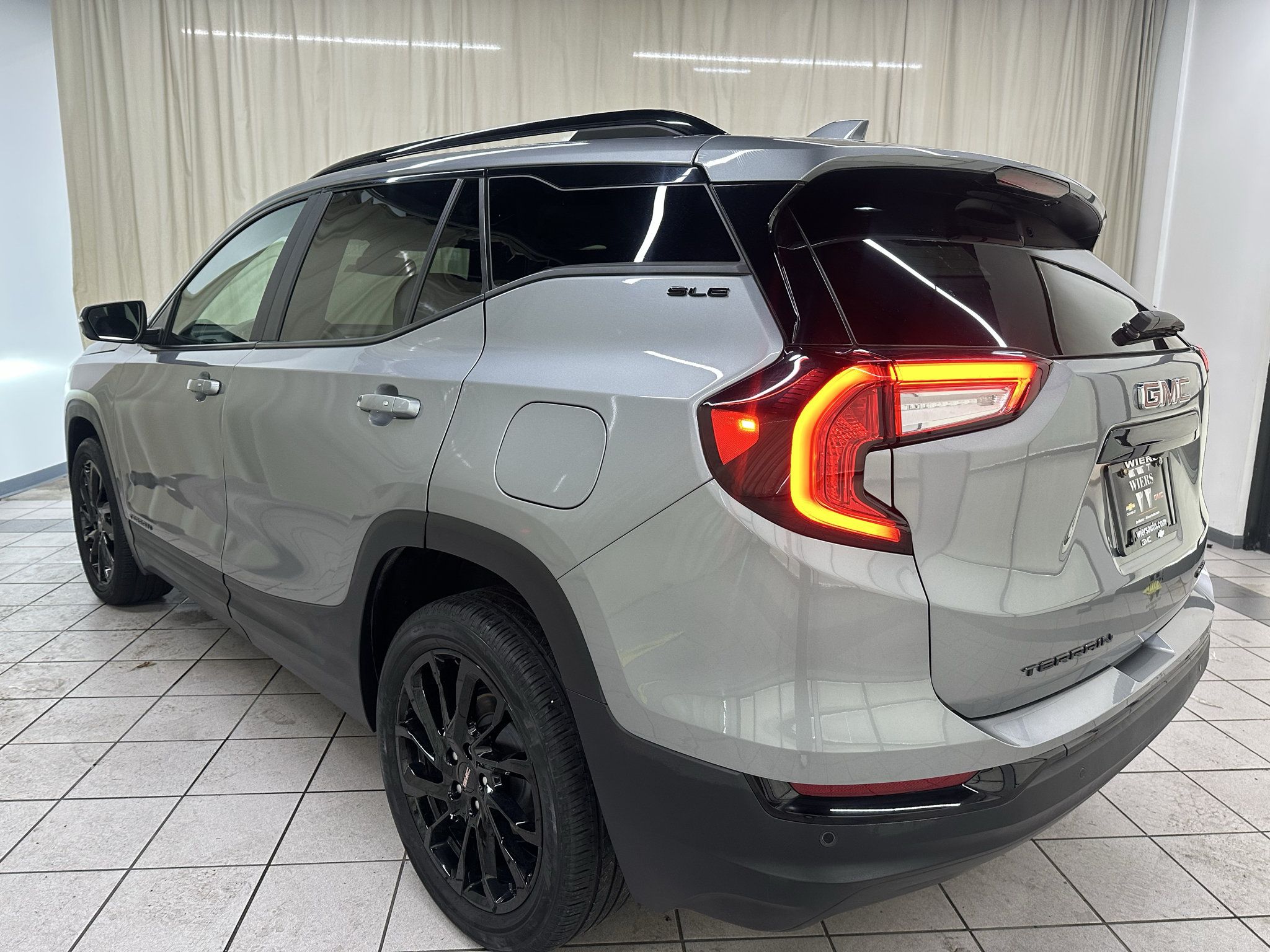 Used 2024 GMC Terrain SLE w/ Elevation Edition AWD/4WD image 11