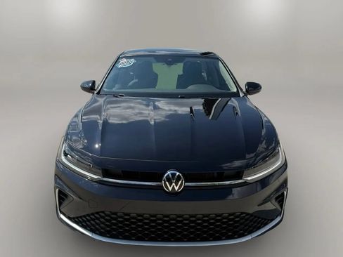 Used 2025 Volkswagen Jetta SE FWD image 2