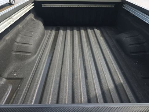 Used 2024 Nissan Frontier SV w/ SV Convenience Package image 24