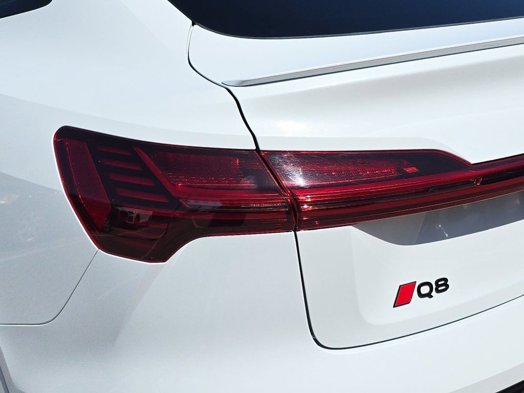 Certified 2024 Audi Q8 e-tron Prestige AWD/4WD image 37
