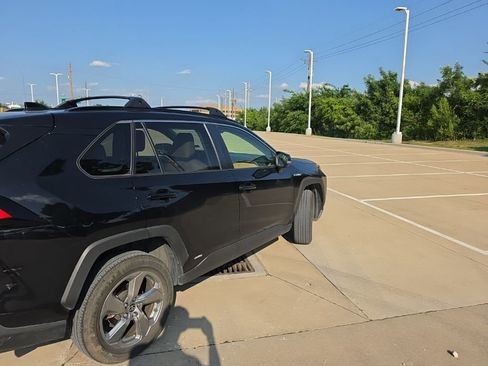 Used 2021 Toyota RAV4 XLE Premium AWD/4WD image 3