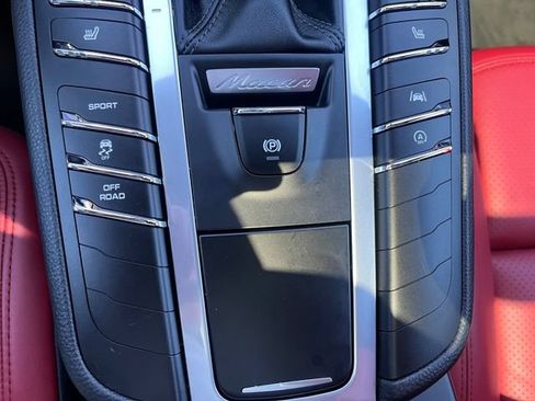 Used 2020 Porsche Macan AWD/4WD image 20