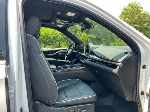 Used 2021 Cadillac Escalade Premium Luxury AWD/4WD image 42