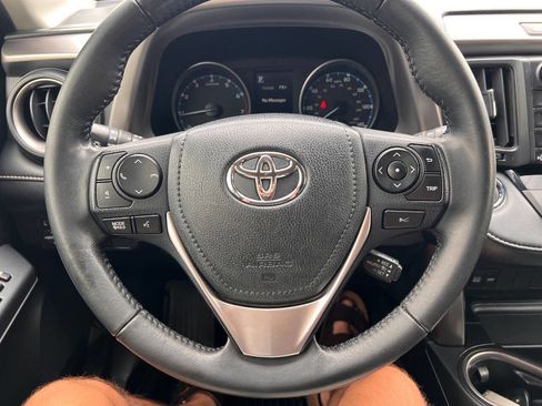 Used 2018 Toyota RAV4 XLE AWD/4WD image 16