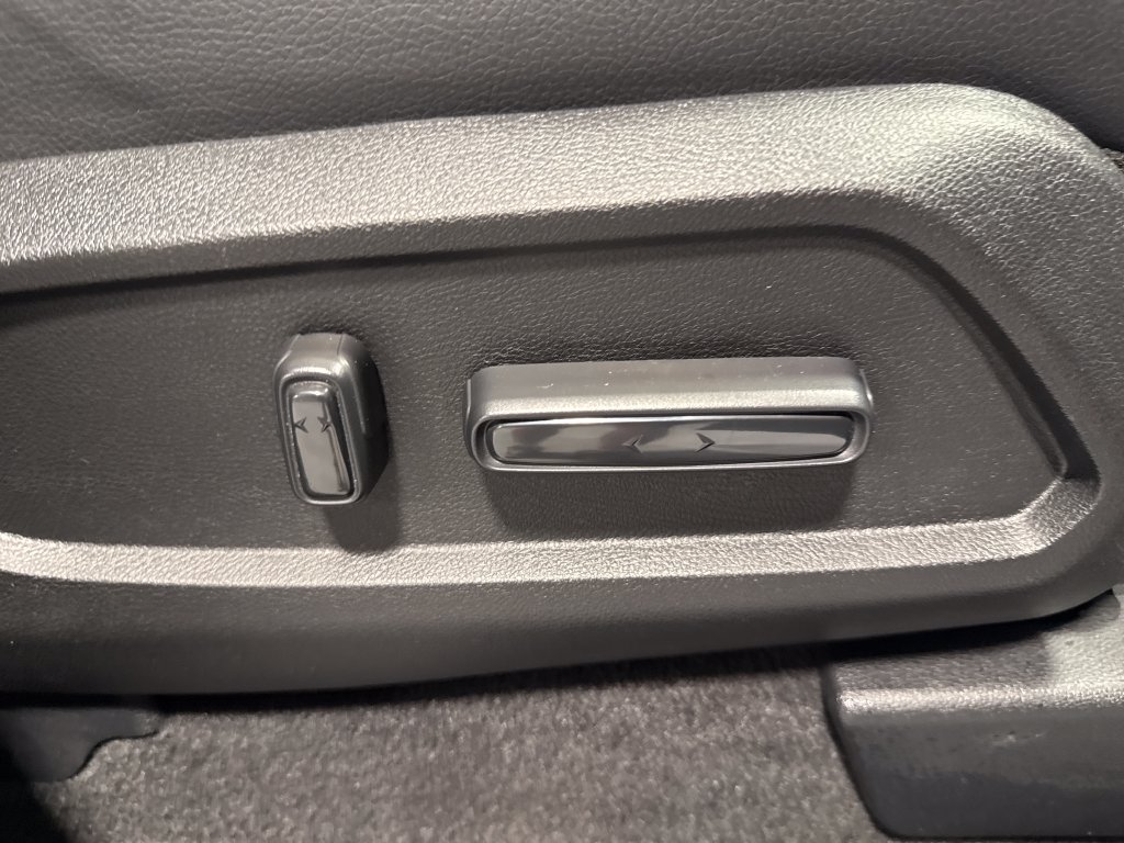 Used 2025 Honda Pilot Black Edition image 34