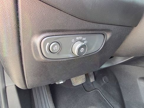 Used 2018 Chevrolet Equinox LT AWD/4WD image 16