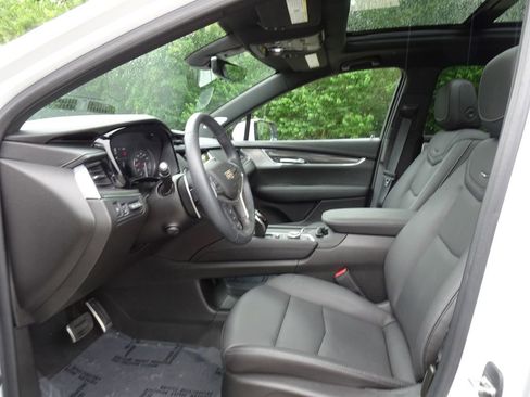 Certified 2023 Cadillac XT5 Sportv w/ Technology Package AWD/4WD image 7