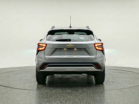 Used 2025 Chevrolet Trax LT w/ LT Convenience Package FWD image 7