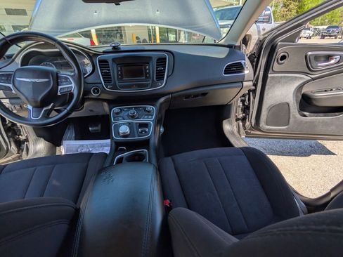 Used 2015 Chrysler 200 Limited w/ Convenience Group image 16